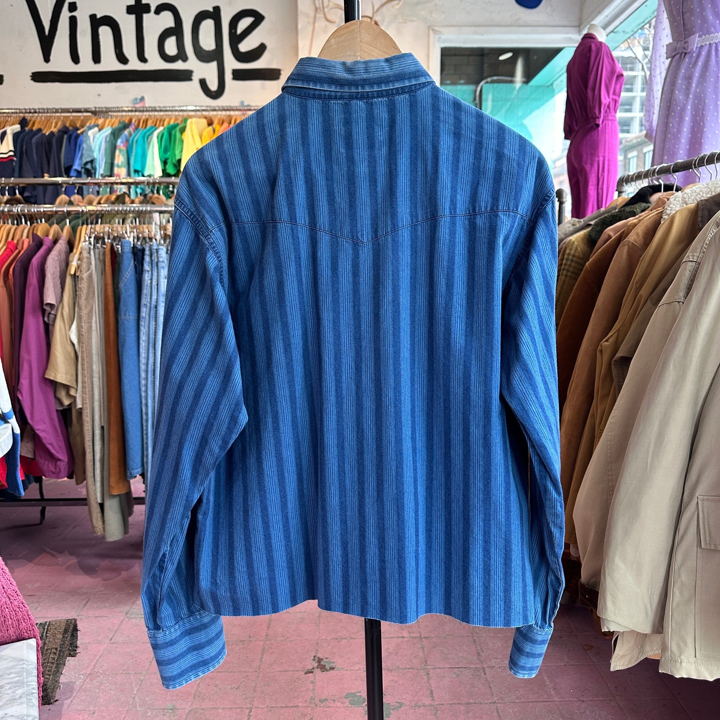 Wrangler Mother of Pearl Snap Button Cropped Long Sleeve, L