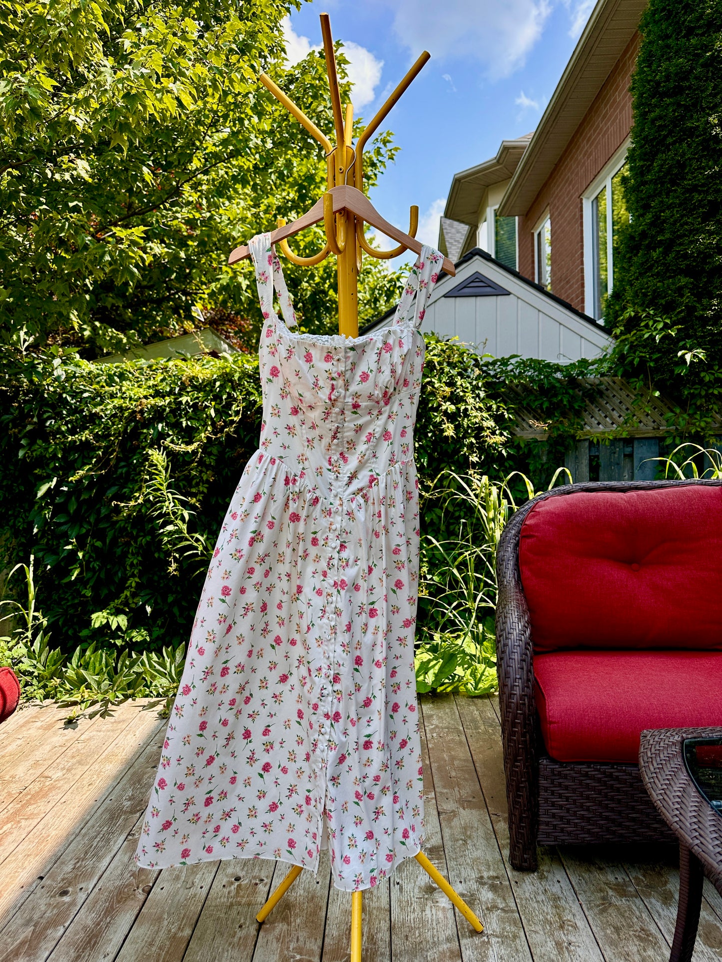 House of CB White Floral Dress, M - Cherry Buzz