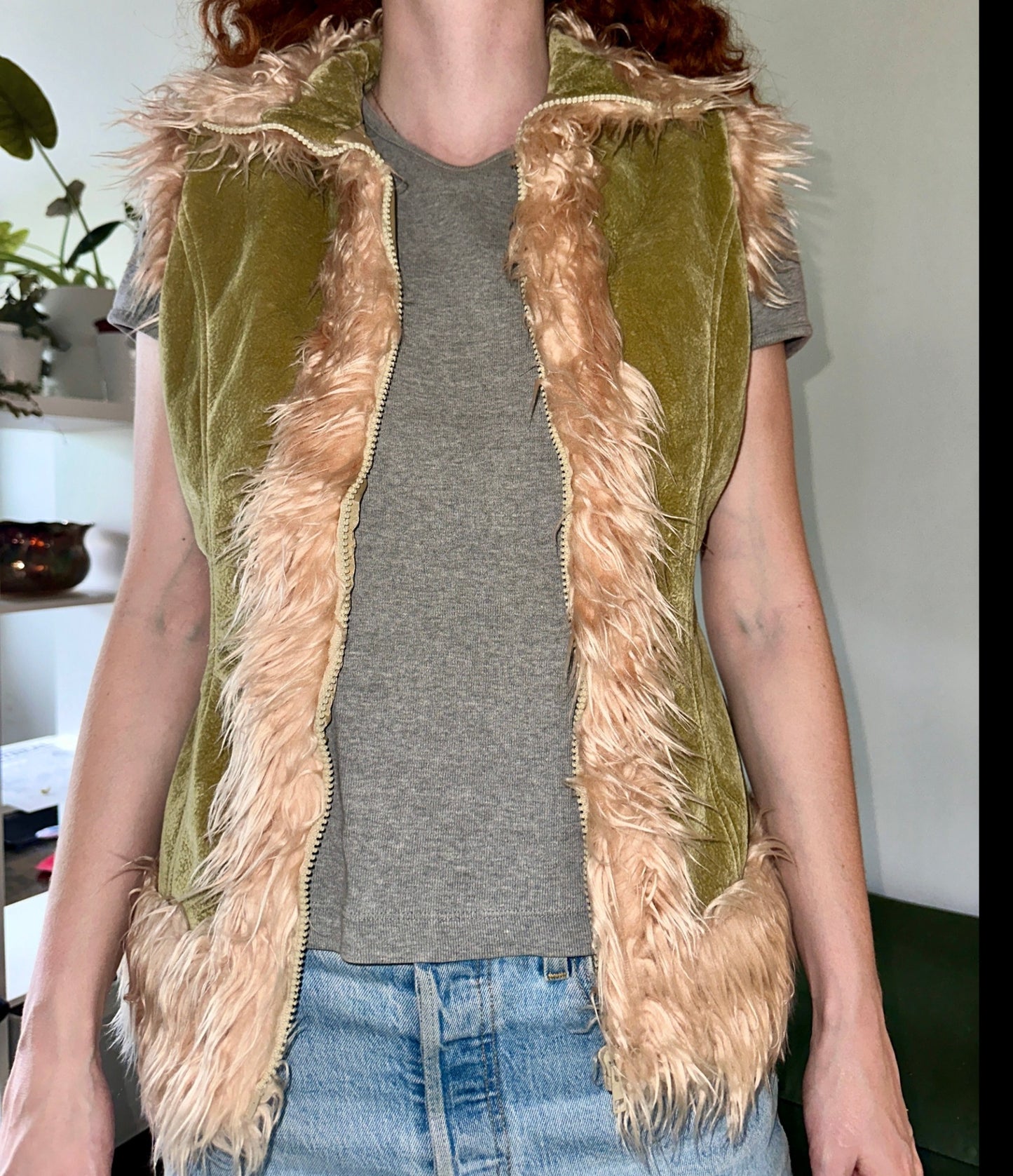 Zoe Basic Green Faux Fur Vest, S - Cherry Buzz