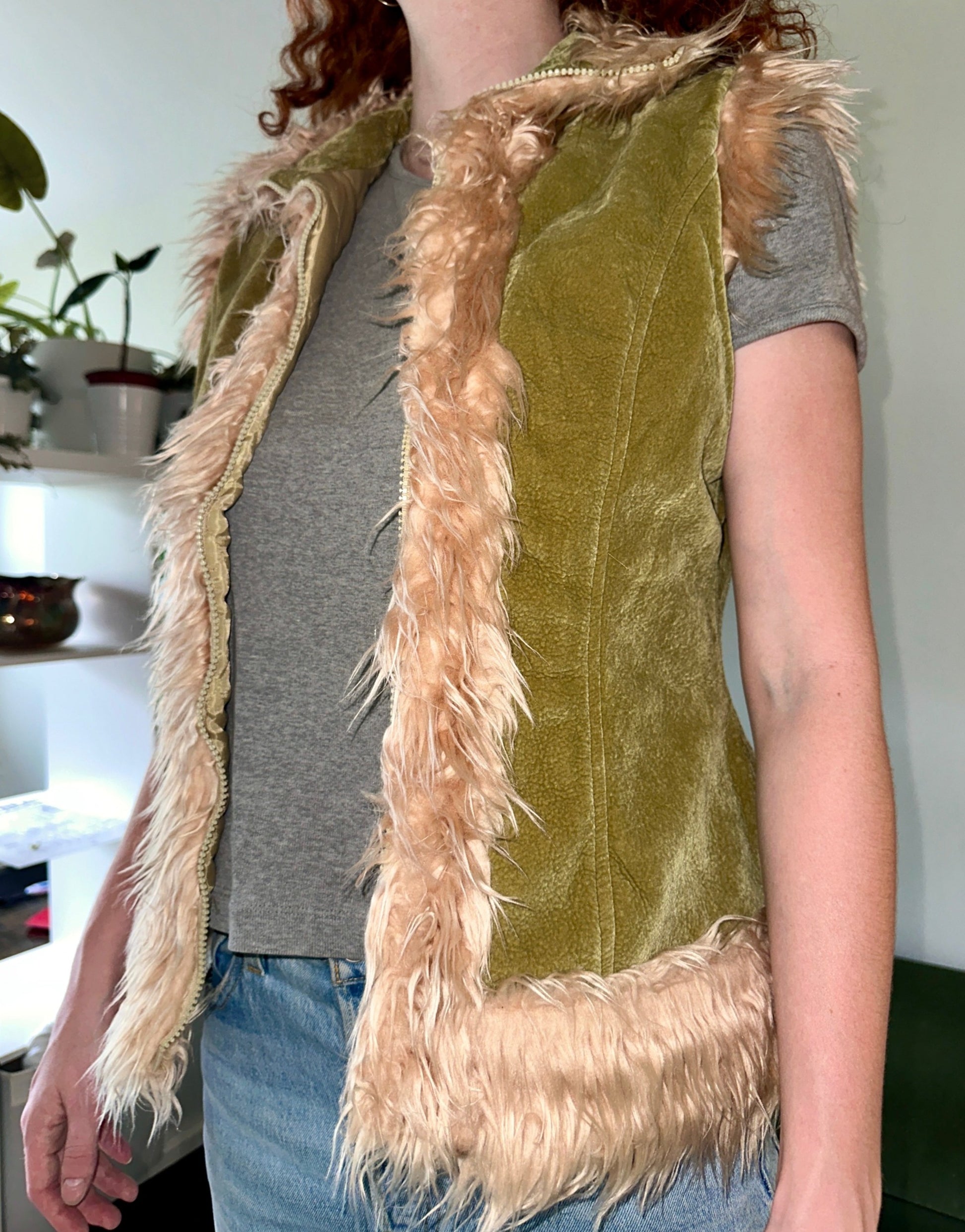 Zoe Basic Green Faux Fur Vest, S - Cherry Buzz