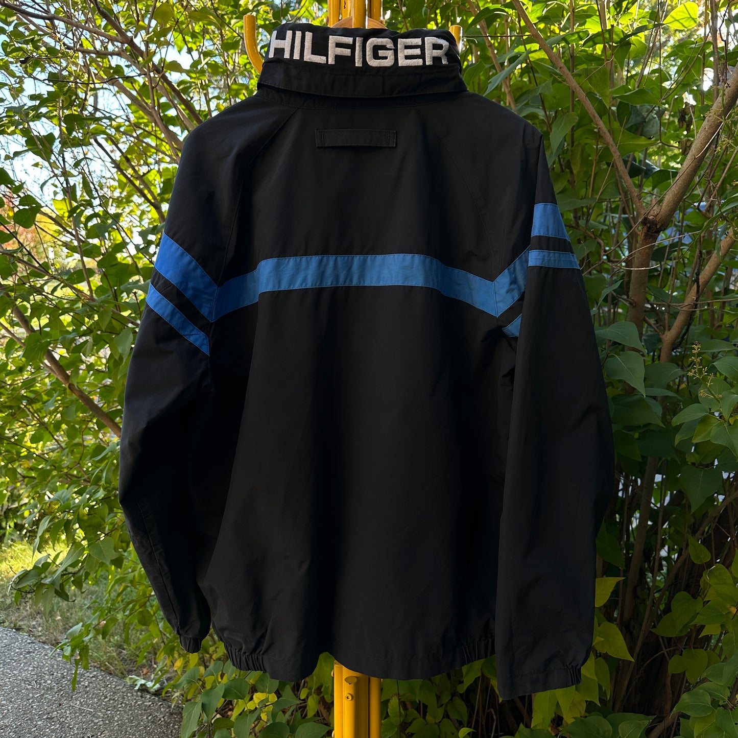 Tommy Hilfiger Vintage Wind Breaker, M - Cherry Buzz