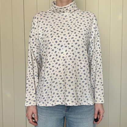 Cambridge Sports Club White Paisley Turtle Neck, L