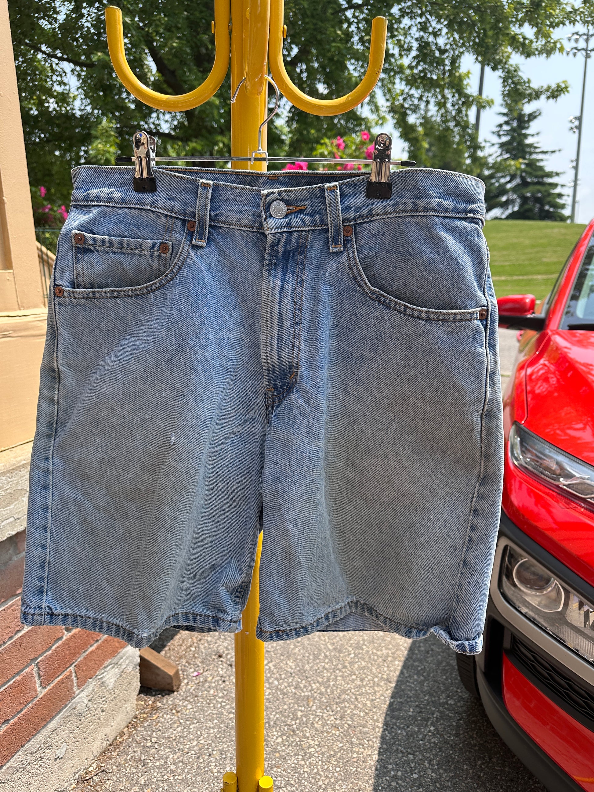 Levi's Bermuda Shorts, 31" - shorts - Cherry Buzz