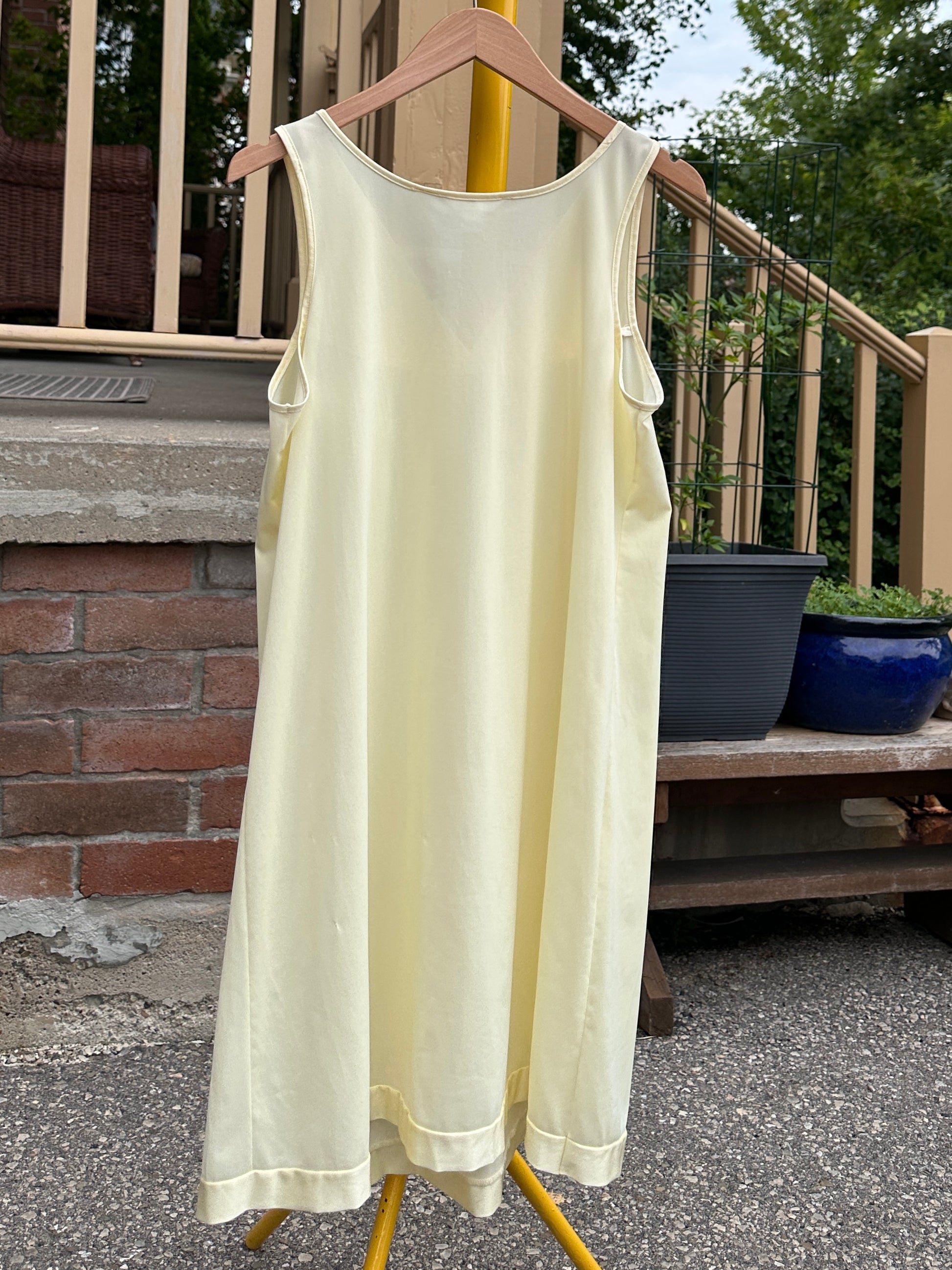 Vanity Fair Vintage 1970s Night Gown, M - Cherry Buzz