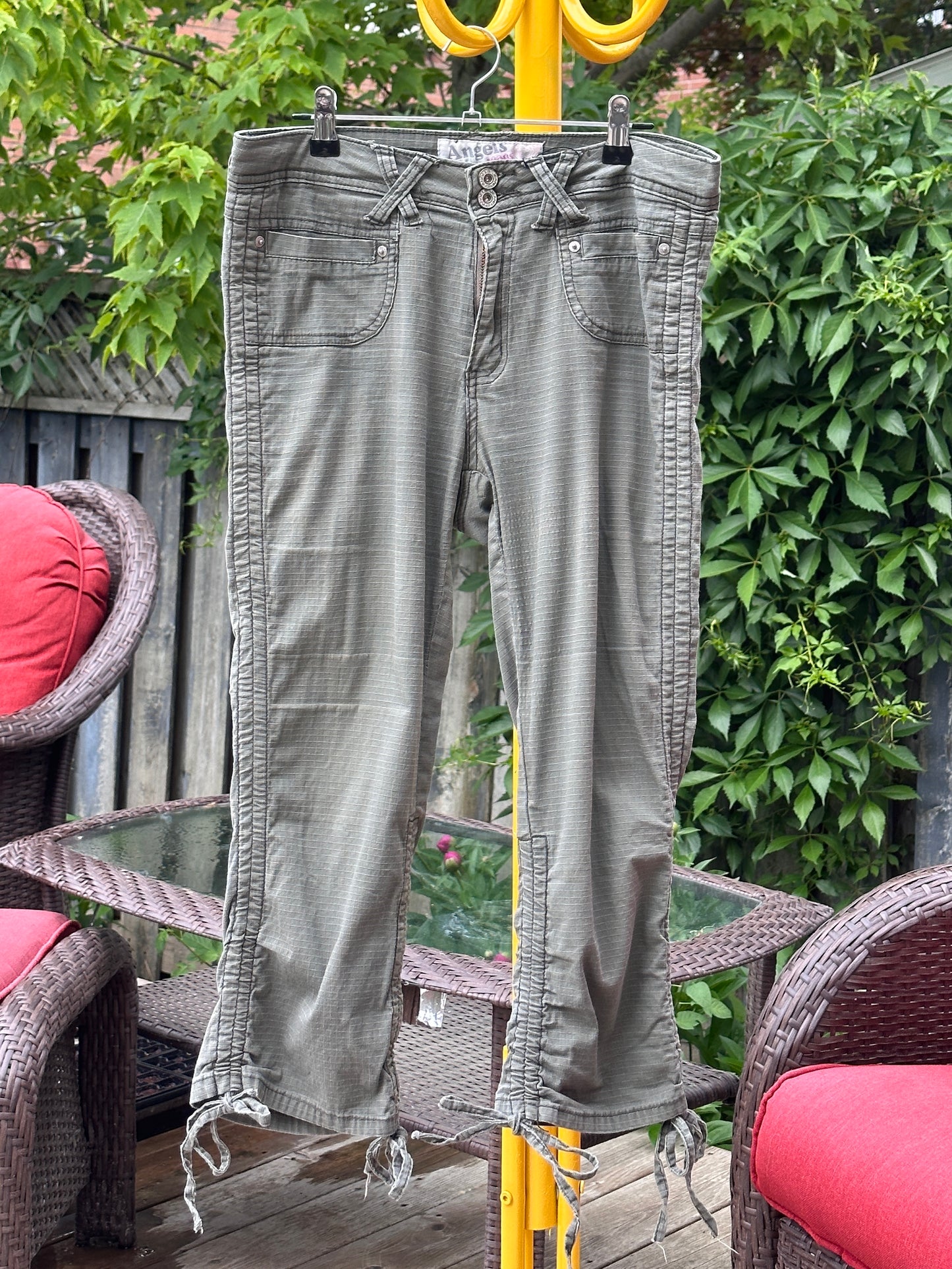 Angels Jeans Green Linen Capris, 8 - Pants - Cherry Buzz