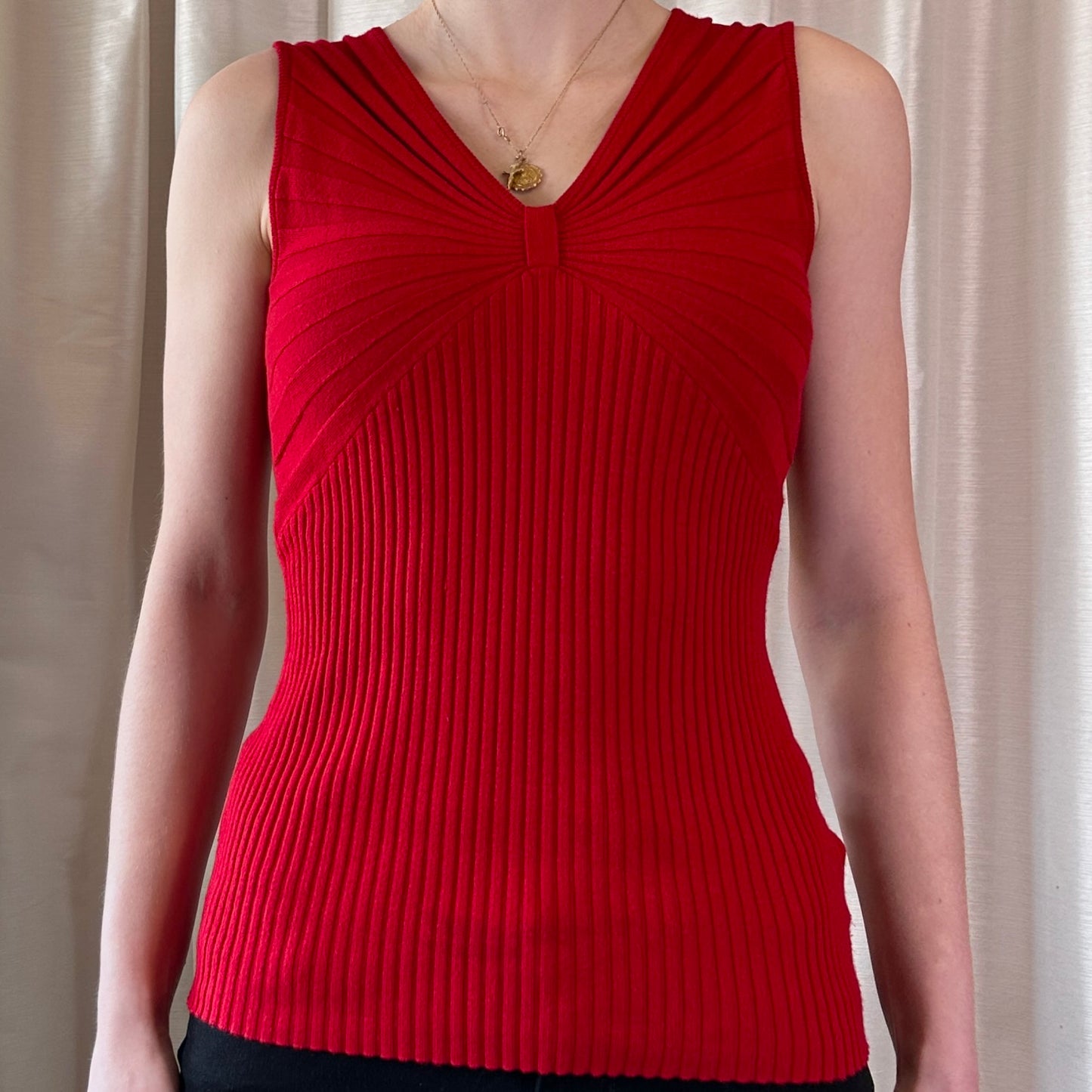 Suzy Shier Red Top, M